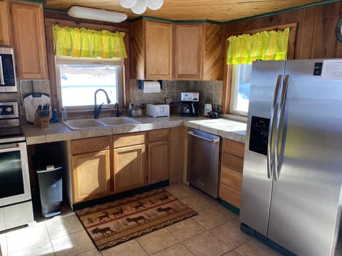Kitchen in main cabin includes R/O drinking water.