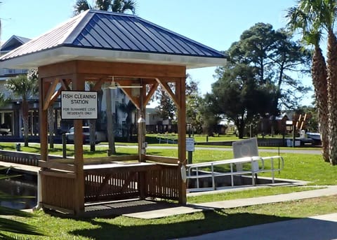 FISH CLEANING STATION
