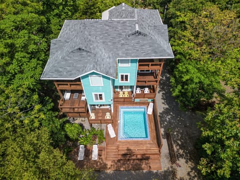 Casa Sierra/Casa Canuck with private pool and dock 