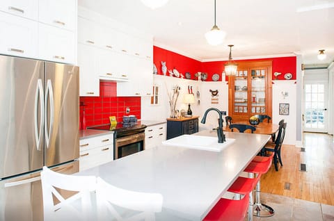 Open kitchen 11 guests can sit and chat while preparing meals.