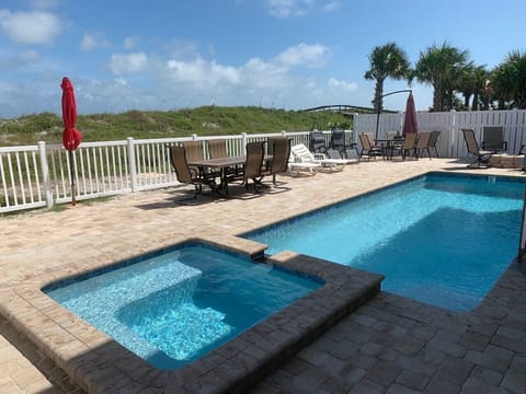 pool deck with hot tub and pool and table with 6 chairs