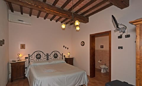 Cribs/infant beds, free WiFi, bed sheets