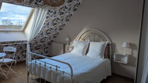 Double Room | Blackout drapes, iron/ironing board, free WiFi, bed sheets