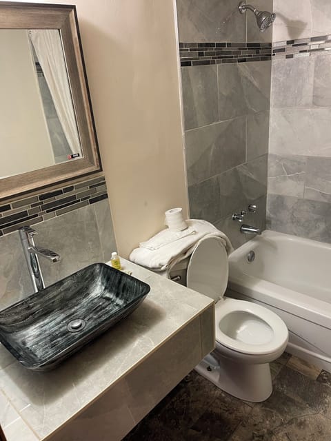 Deluxe Room, 2 Queen Beds | Bathroom | Combined shower/tub, free toiletries, hair dryer, towels