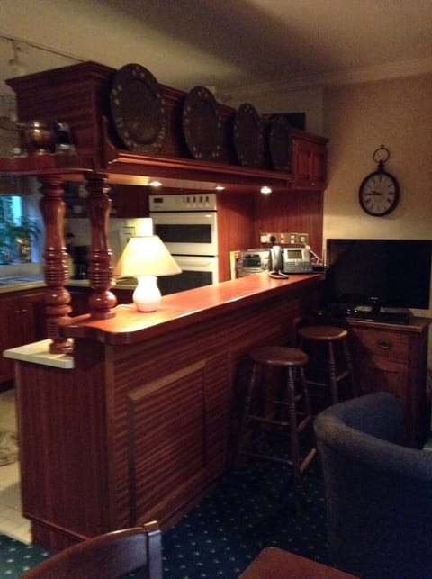 Bar-Transition piece between kitchen and dining area