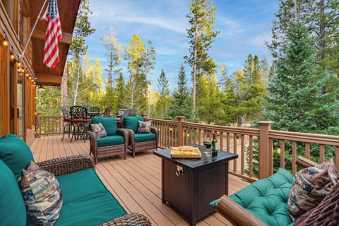 Grand Lake Vacation Rental | 4BR | 2BA | 1,546 Sq Ft | Stairs Required