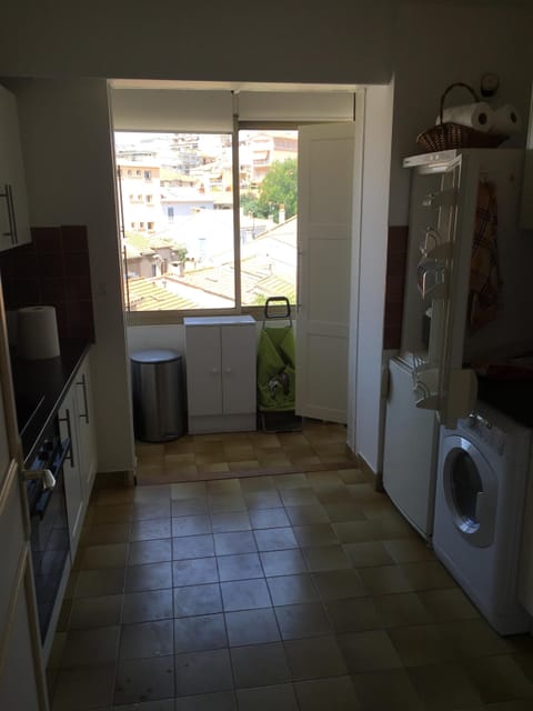 Kitchen with washing machine & dryer