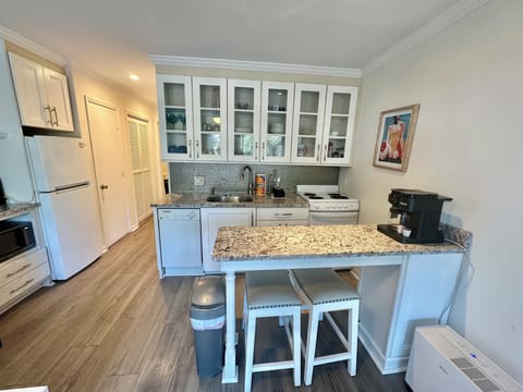 Kitchen - Gorgeous kitchen with everything needed to cook meals