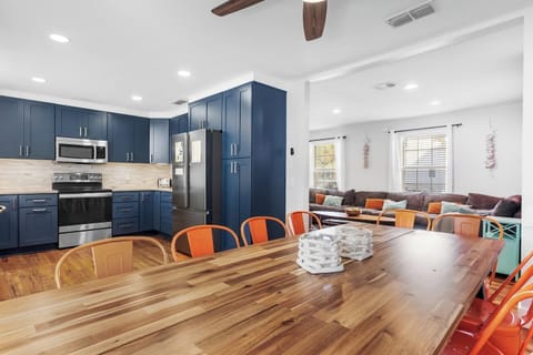 Open Space Kitchen, Dining, Living
Great For Entertaining