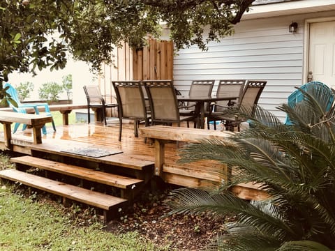 Large Back Deck & Outdoor Shower, Beach Chairs & Beach Toys