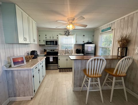 Kitchen - Recently Updated, Stainless Appliances, Well Stocked for cooking!