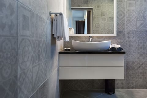 Superior King Room | Bathroom | Shower, rainfall showerhead, hair dryer, bathrobes