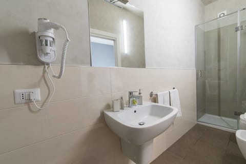 Double Room, Garden View | Bathroom | Shower, free toiletries, hair dryer, bidet