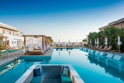 2 outdoor pools