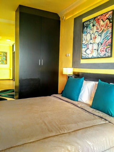 Junior Studio Suite | Premium bedding, down comforters, pillowtop beds, minibar