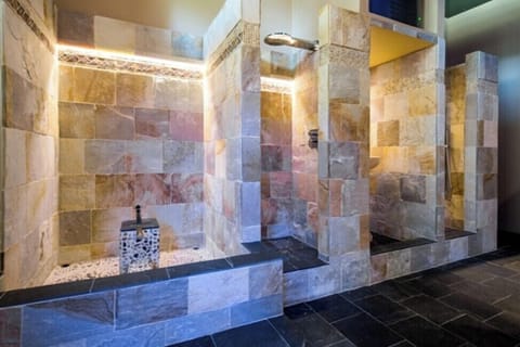 Sauna, steam room
