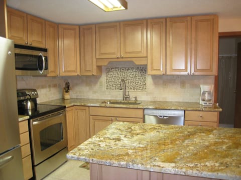 Kitchen, fully stocked!