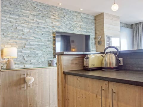 Cabinetry, Countertop, Property, Kitchen, Wood, Interior Design, Lighting, Orange, Drawer