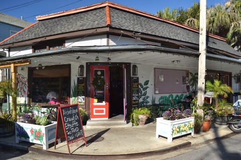 tout de suite cafe is delish! kitchen closes at 12