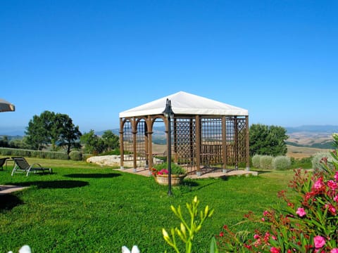 Property, Building, House, Real Estate, Grass, Home, Tree, Land Lot, Farmhouse, Lawn