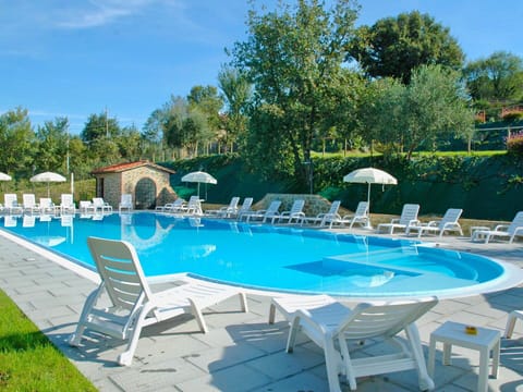 Swimming Pool, Property, Leisure, Resort, Leisure Centre, Sunlounger, Outdoor Furniture, Vacation, Building, Hotel