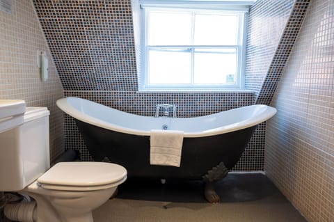 Superior Room | Bathroom | Hair dryer, towels