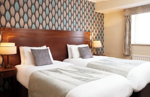 Twin Room | Desk, iron/ironing board, free WiFi, bed sheets