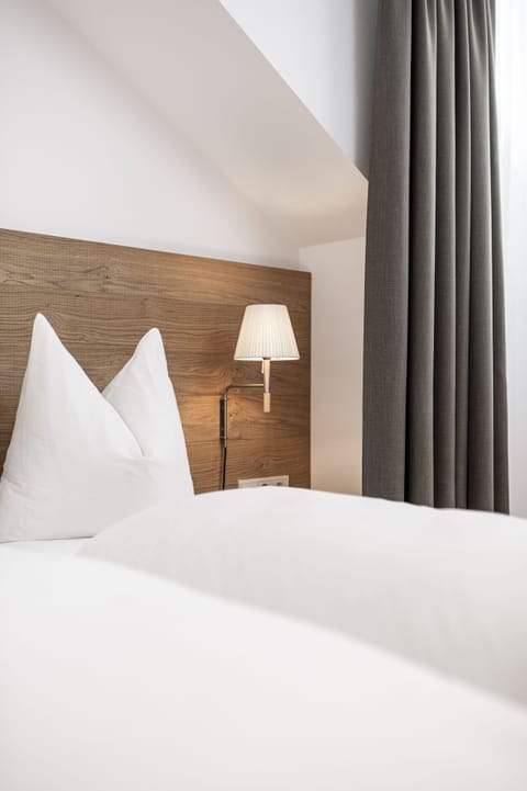 Standard Double Room | 1 bedroom, down comforters, minibar, in-room safe