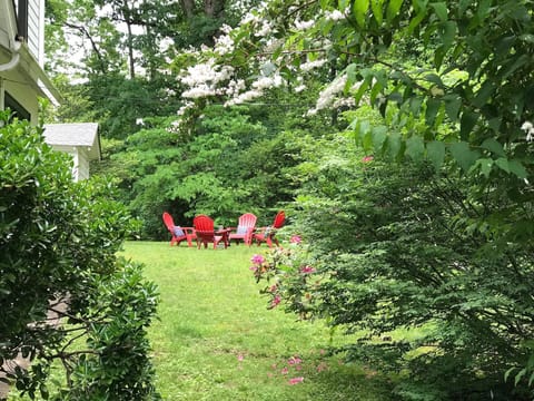 Private garden area to sit, relax & enjoy the outdoors