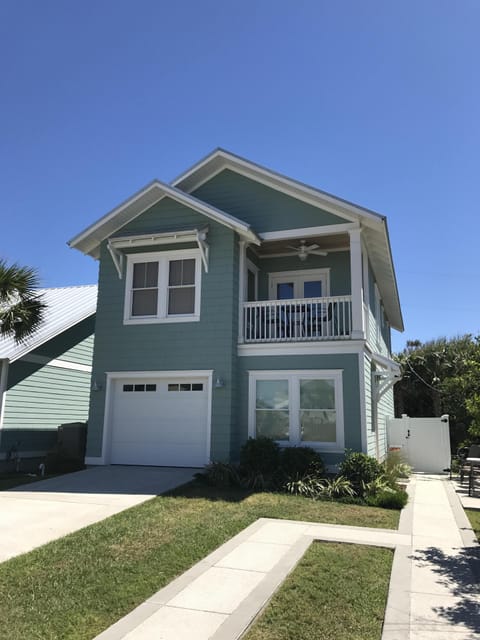Lovely private coastal style carriage house-300' to the beach!