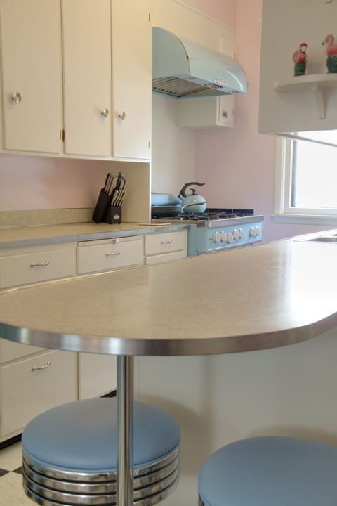 Counter top seating for that quick meal.