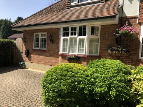 Ground floor annex with private entrance