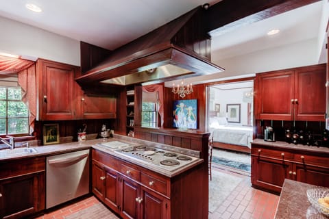 Kitchen/ coffee bar/ breakfast area