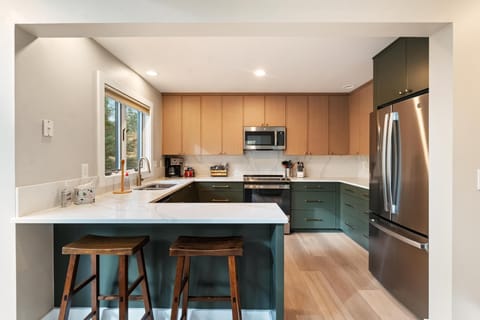 Granite countertops and stainless steel appliances - Lots of cabinet and counter space to prepare meals