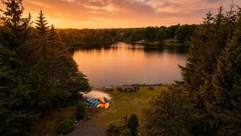 Lakeside Hideaway 