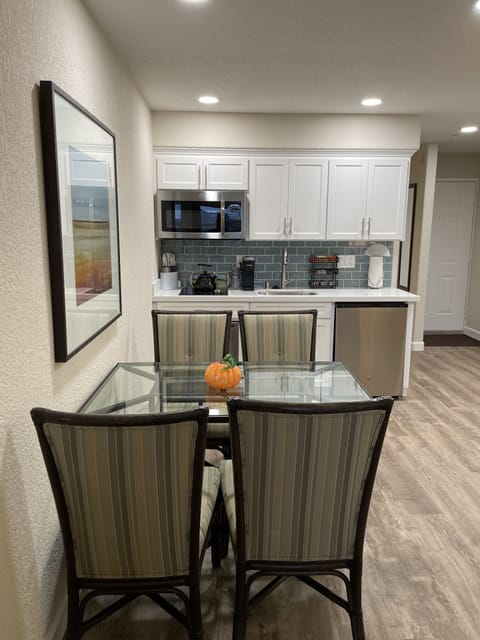Dining / Kitchenette