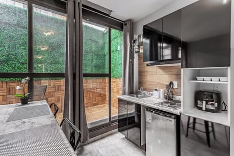 Luxury Suite | Private kitchenette