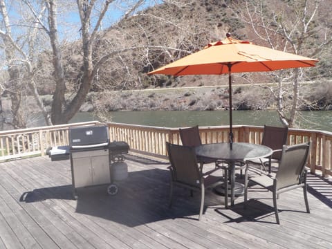 Large 800 sq ft deck
