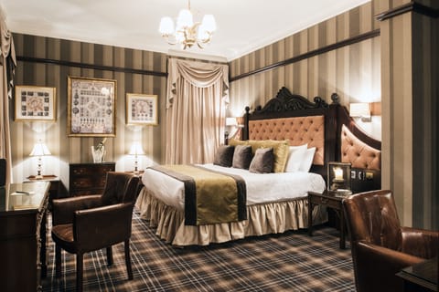 Presidential Suite | Hypo-allergenic bedding, minibar, in-room safe, desk