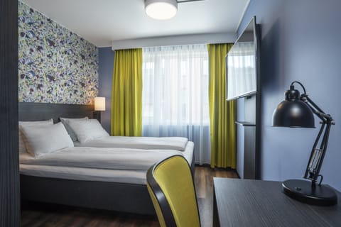 Premium bedding, pillowtop beds, minibar, desk