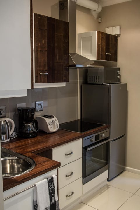 Superior Suite (Self-Catering King/Twin 5) | Private kitchen | Electric kettle, highchair, cookware/dishes/utensils