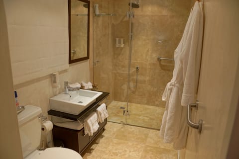 Superior Double or Twin Room, Ensuite | Bathroom | Hair dryer, towels, soap, shampoo