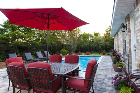 UPSCALE UPGRADED 3 KING BEDS 
 4BR/2BA PRIVATE HEATED POOL WALK TO PRIVATE BEACH
