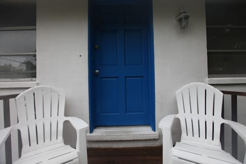 Upstairs unit has seperate entrance.