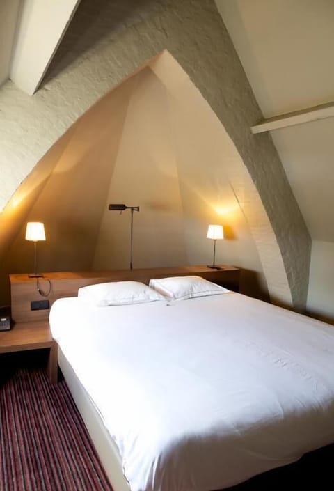 Hypo-allergenic bedding, desk, blackout drapes, soundproofing