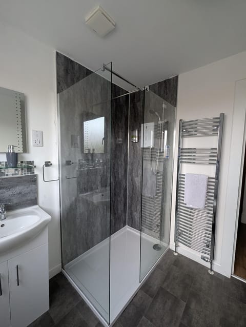 Standard Double Room, Ensuite | Bathroom