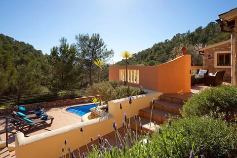 Villa Magdalena - Outside terraces, swimming pool and mountain views
