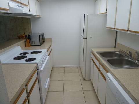 Kitchen with all utensils provided. Always disinfected and extra clean!!!
