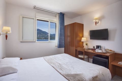 Double Room, Sea View | Blackout drapes, soundproofing, iron/ironing board, free WiFi