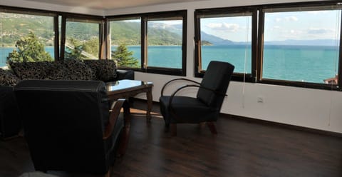 Penthouse | Living area | TV